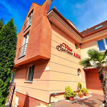Villa Aida Apartman ハイデゥソボスロー エクステリア 写真