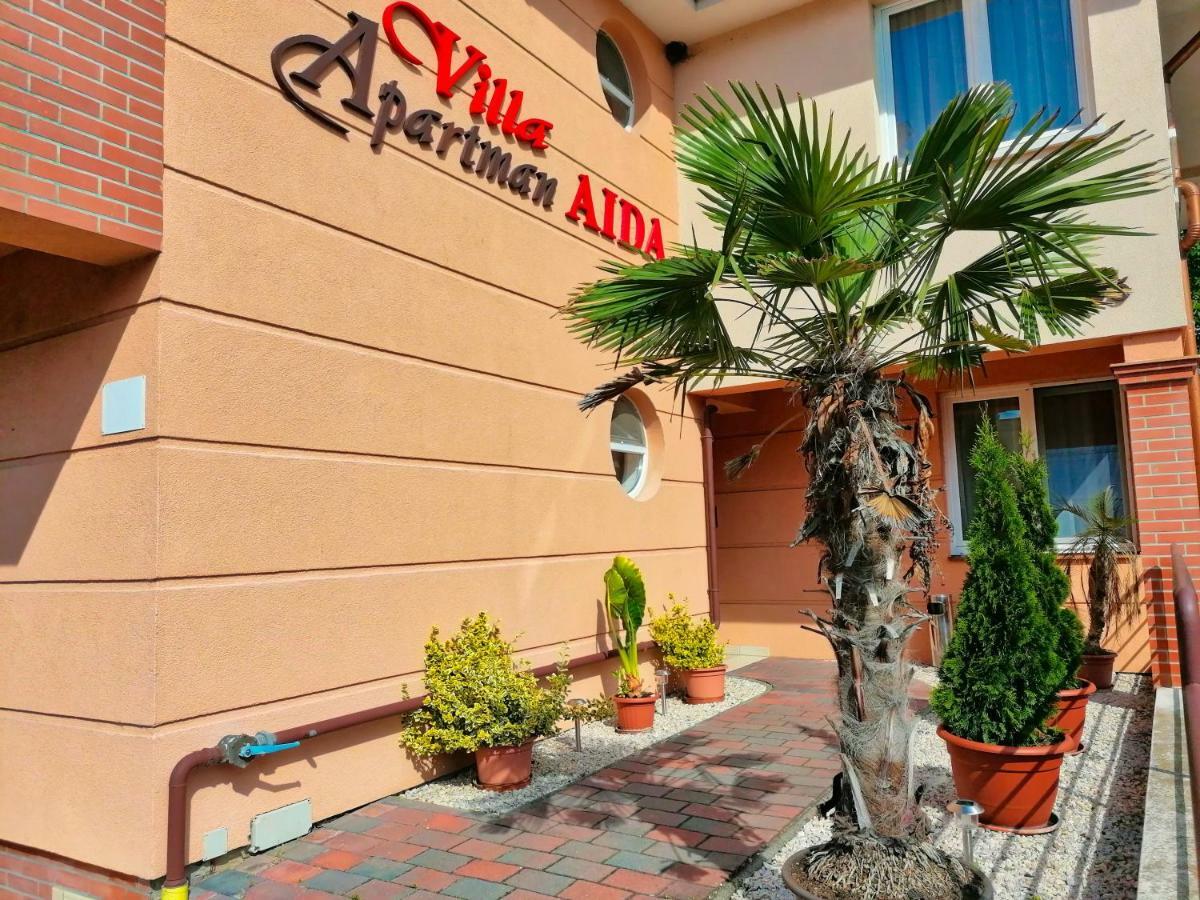 Villa Aida Apartman ハイデゥソボスロー エクステリア 写真