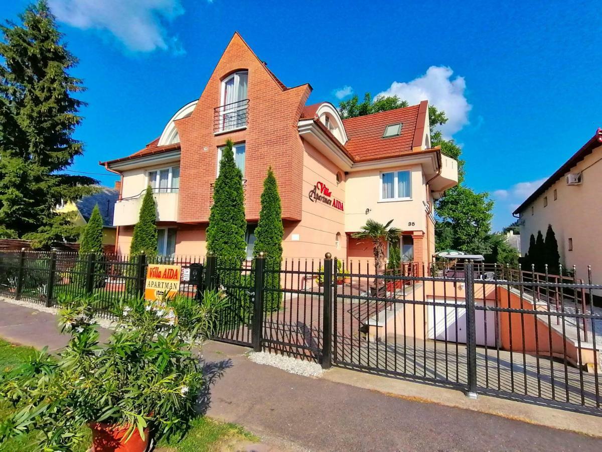 Villa Aida Apartman ハイデゥソボスロー エクステリア 写真
