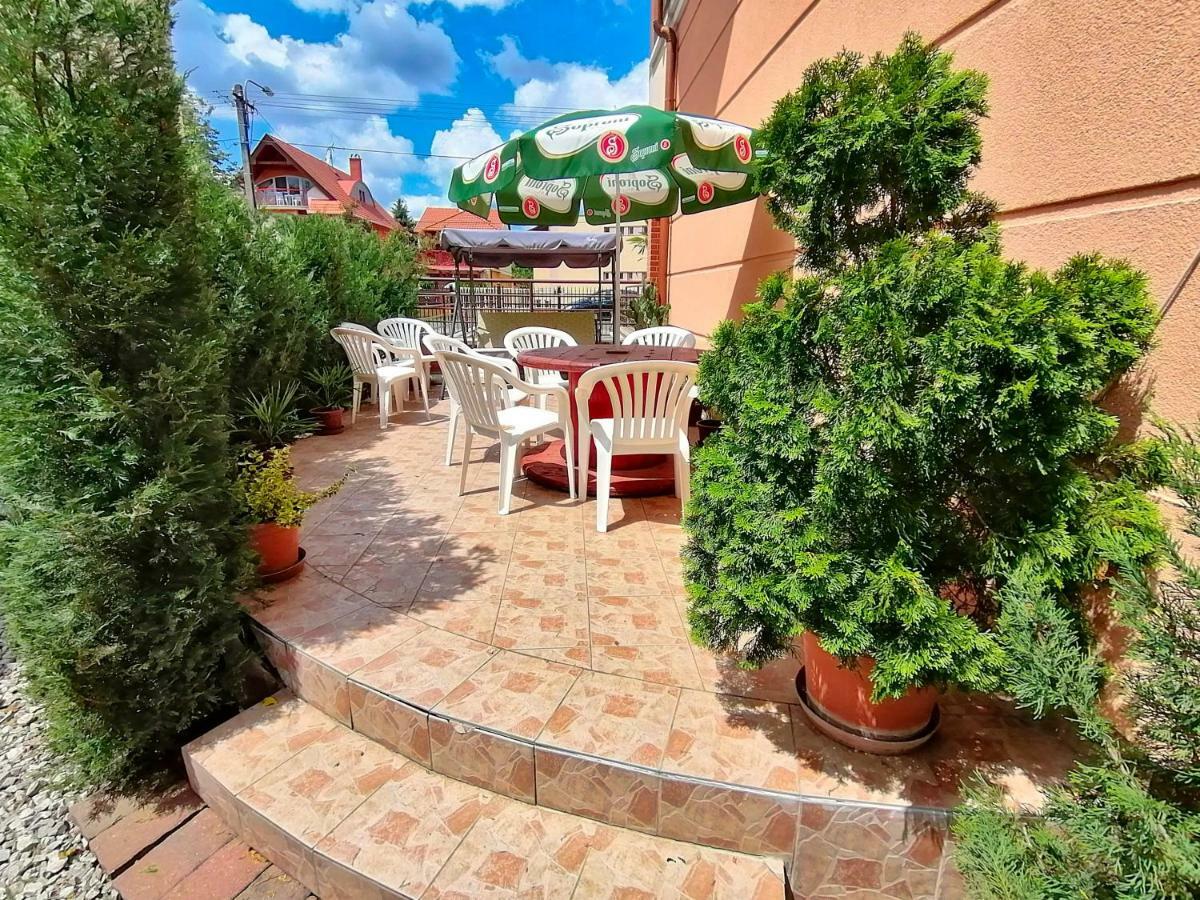 Villa Aida Apartman ハイデゥソボスロー エクステリア 写真