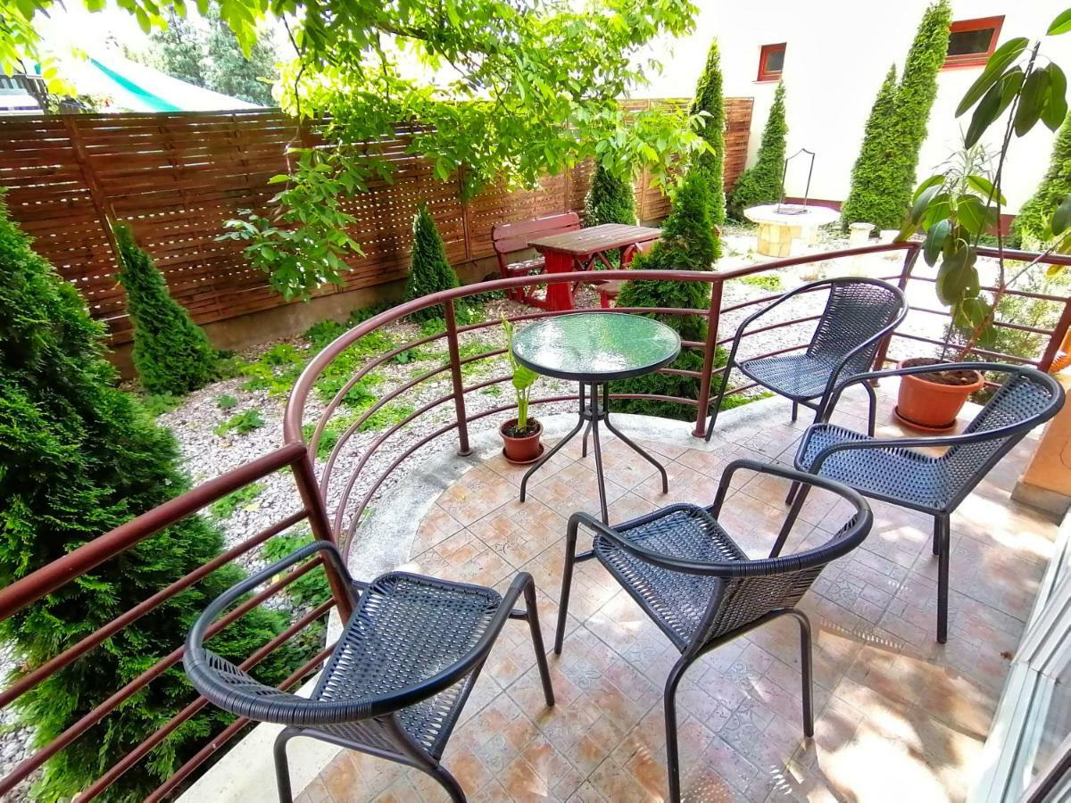 Villa Aida Apartman ハイデゥソボスロー エクステリア 写真