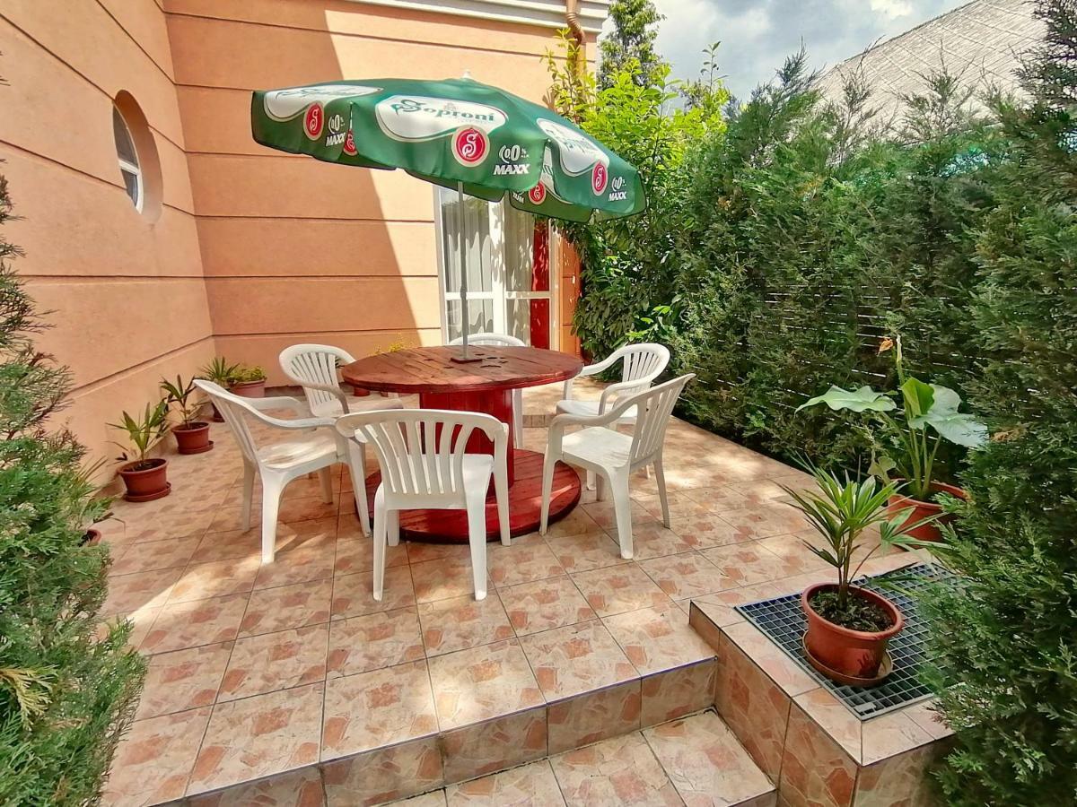 Villa Aida Apartman ハイデゥソボスロー エクステリア 写真